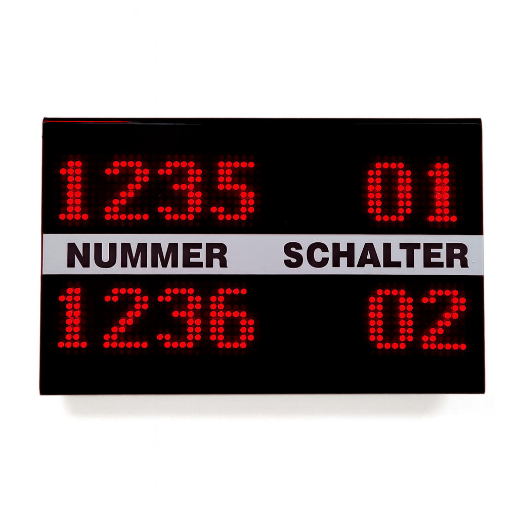 Q-smart Matrix Hauptanzeige zeigt die Ticketnummern 1235 und 1236 mit den entsprechenden Schalternummern 01 und 02 in roten LED-Ziffern an.