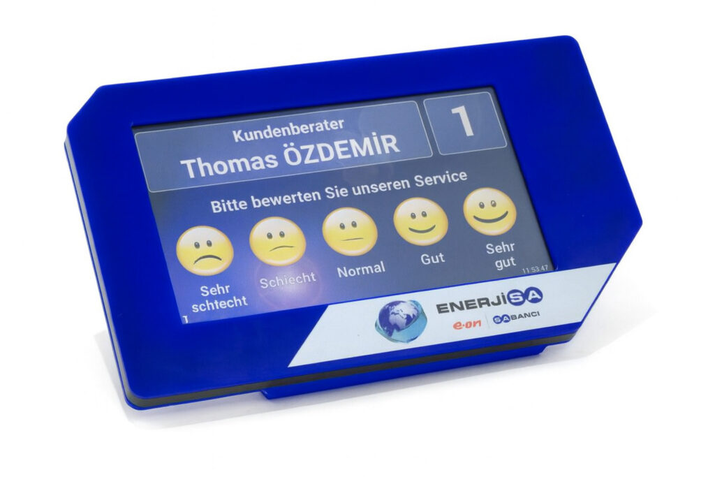 Kundenzufriedenheitsterminal mit Bewertungsskala von "Sehr schlecht" bis "Sehr gut" im EnerjiSA Kundenbereich